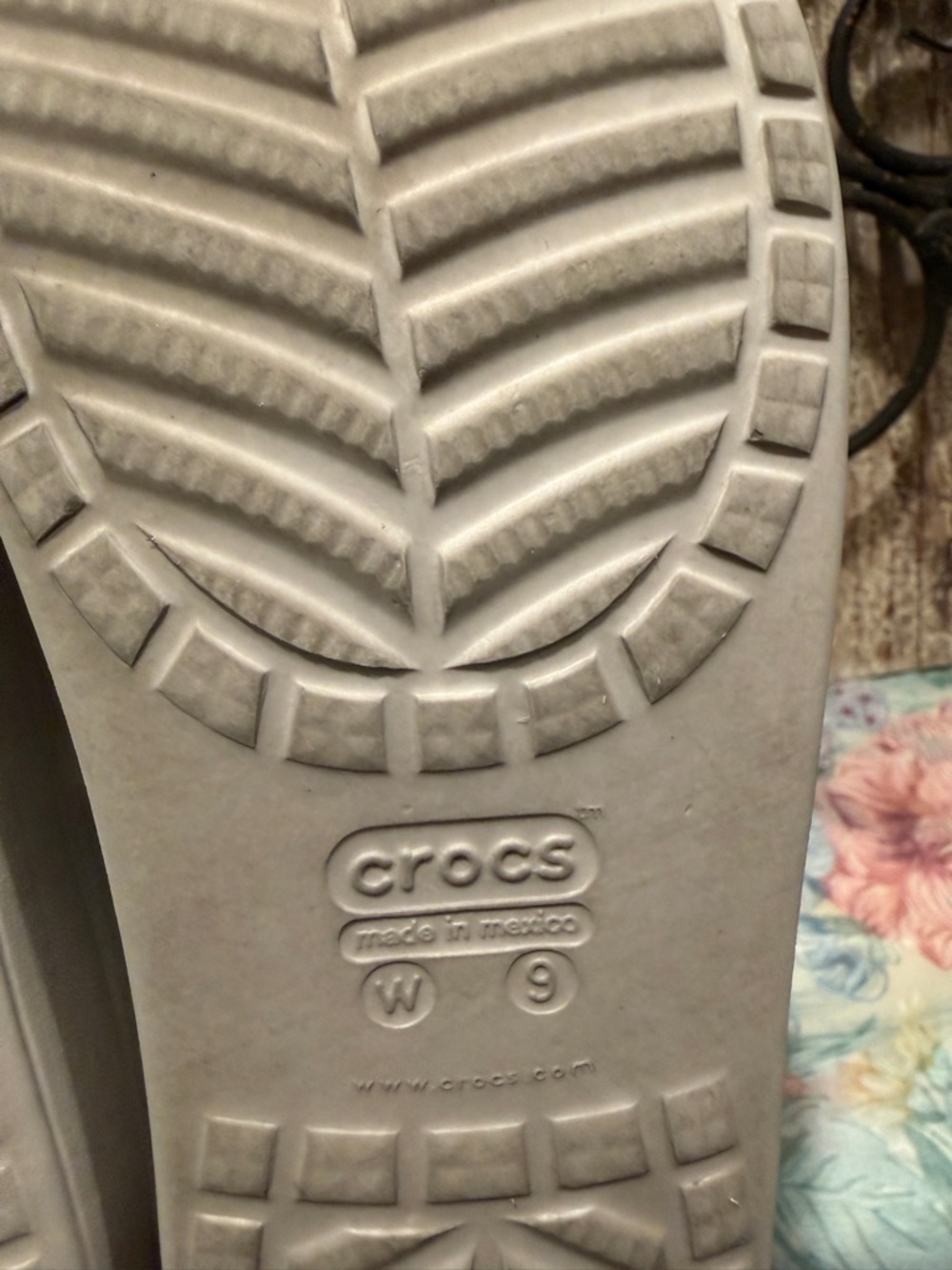 Crocs Sloane Embellished Flip Flops Wedges 9 bling - Picture 8 of 8